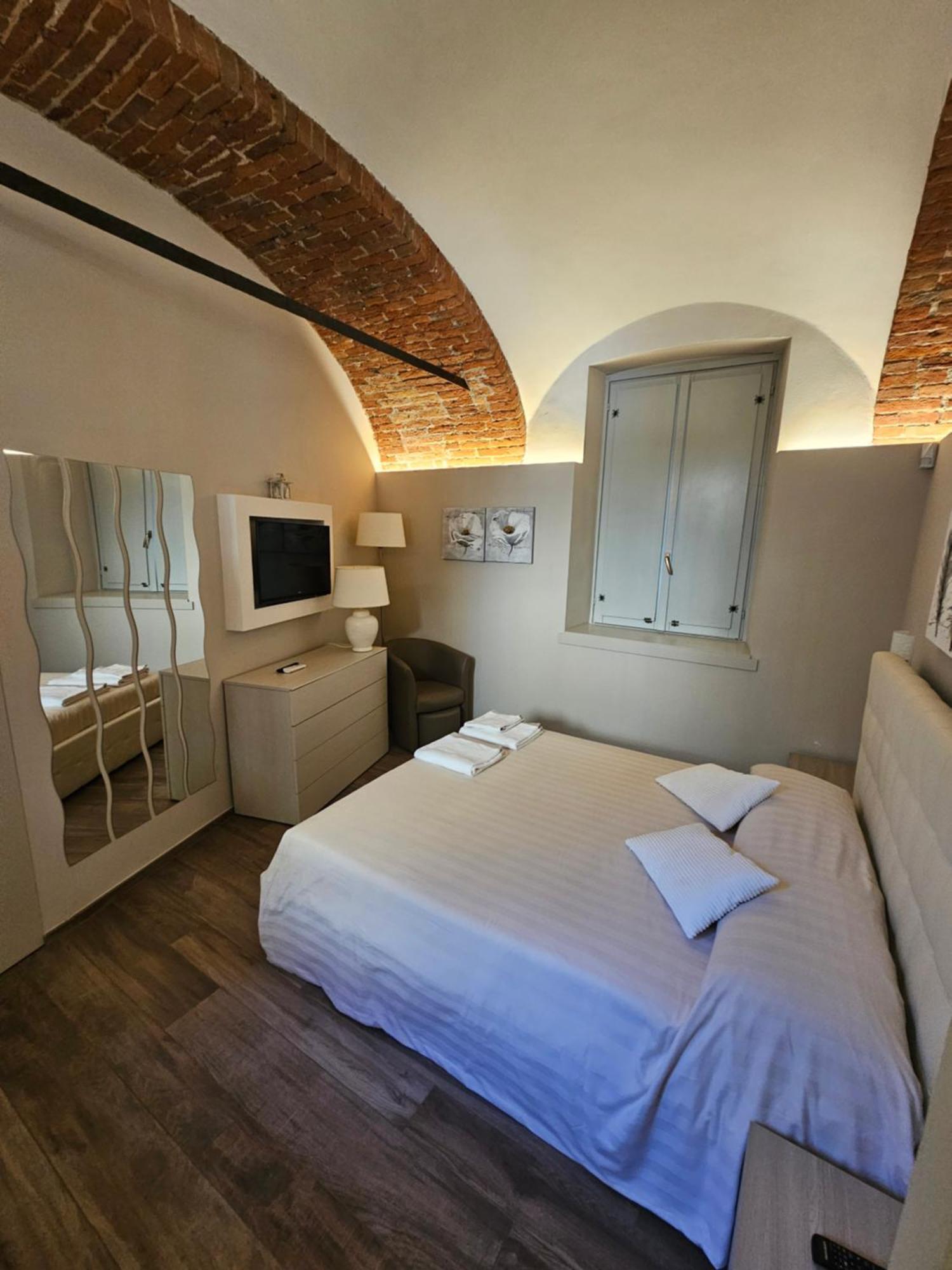 Apartamento Bilocale In Centro Storico! Alba  Exterior foto