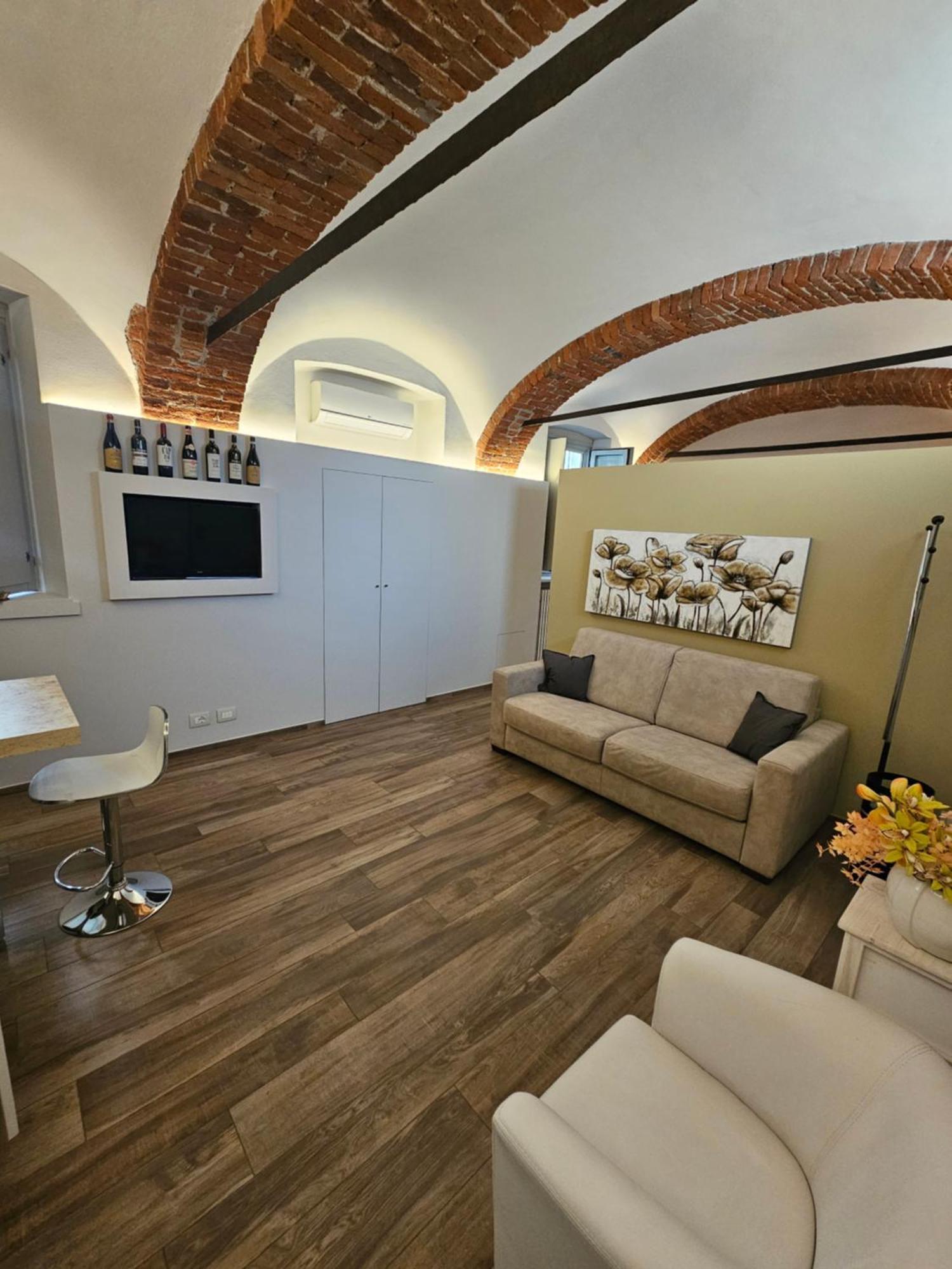 Apartamento Bilocale In Centro Storico! Alba  Exterior foto