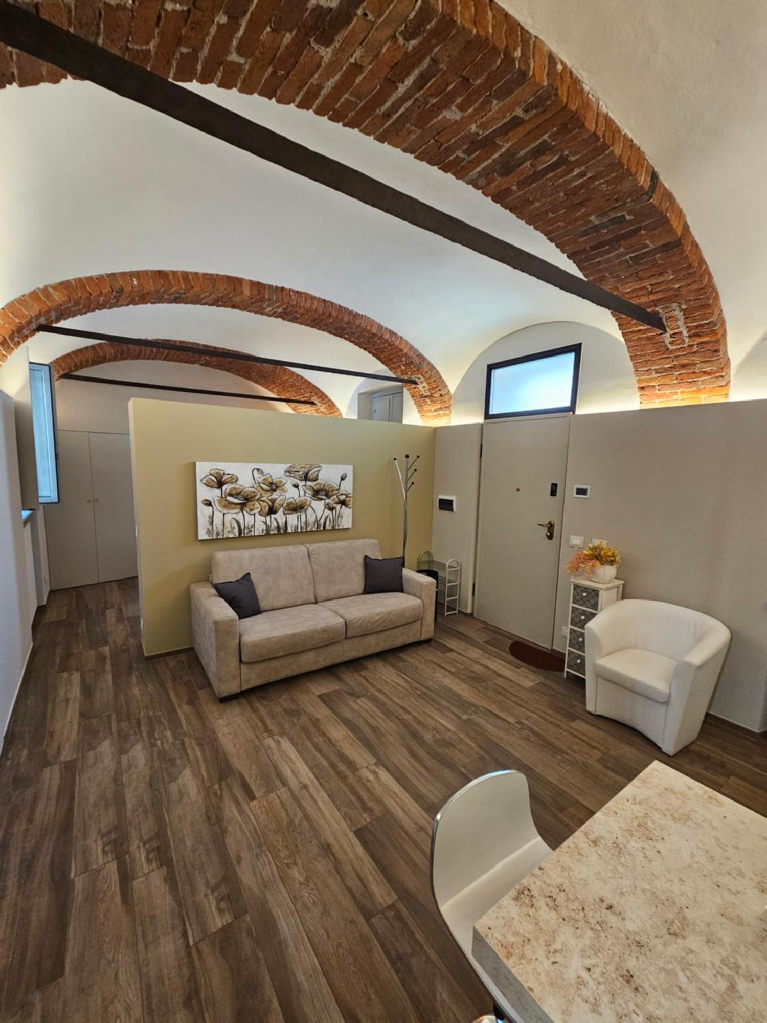 Apartamento Bilocale In Centro Storico! Alba  Exterior foto